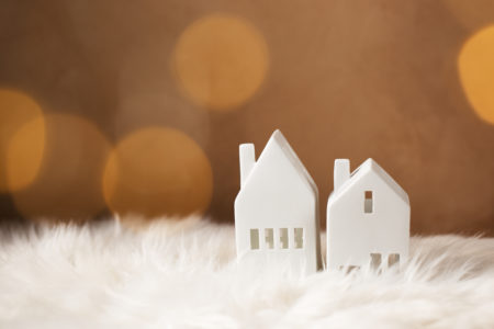 Représentation de deux maisons en miniature